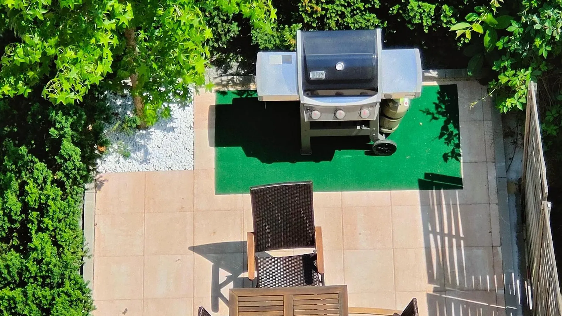 Apartment Eleonoras Ferienwohnung In Wuerzburg Stadt Mit Terrasse Und Eigenen Parkplaetzen Vor Der Tuer, Fuer Grosse Gruppen Bis Zu 13 Personen Geeignet